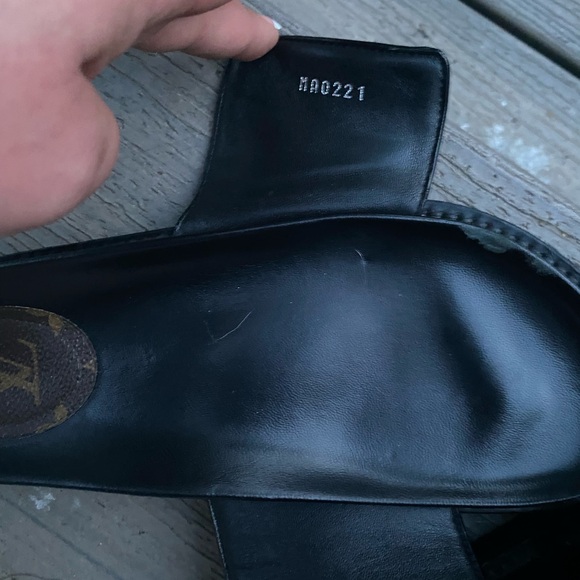 Previously worn Black Louis Vuitton slides size 38 - Picture 4 of 5